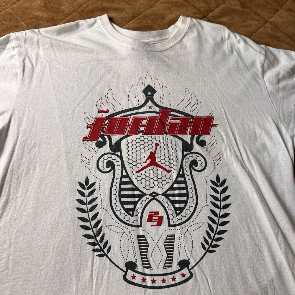 Vintage Nike Air Jordan T-Shirt XL White Red Crest Graphic Jumpman Y2K 23 Logo